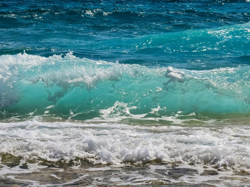 Tidal water flowing through Port Phillip Heads